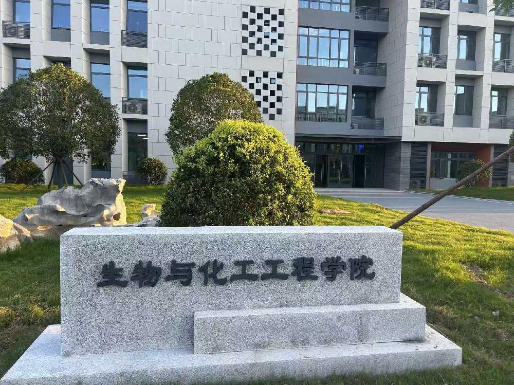 钦北区扬州职业大学体育场高杆灯项目